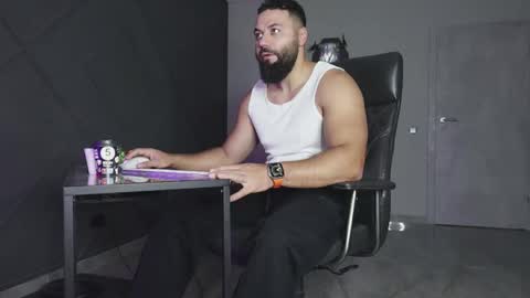 Matthew .. for short call me Matt online show from November 2025 07:40:01 AM