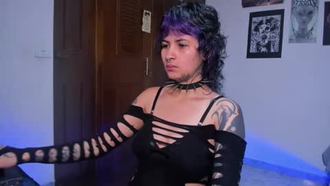 Snapshot of glitch_doll chatting on December 2025 04:36:01 PM NYX online show from December 2025 04:36:01 PM