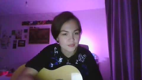 Snapshot of glitter_doll chatting on January 2025 09:41:01 PM glitter_doll online show from January 2025 09:41:01 PM