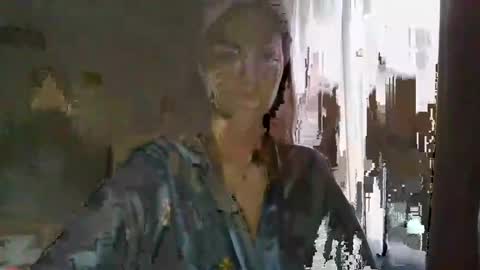 Snapshot of glitter_doll chatting on January 2025 09:06:02 AM glitter_doll online show from January 2025 09:06:02 AM