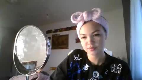 Snapshot of glitter_doll chatting on January 2025 08:08:01 AM glitter_doll online show from January 2025 08:08:01 AM
