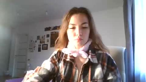 Snapshot of glitter_doll chatting on February 2025 10:57:01 AM glitter_doll online show from February 2025 10:57:01 AM