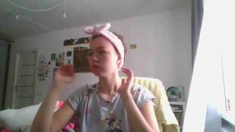 Snapshot of glitter_doll chatting on February 2025 08:43:02 AM glitter_doll online show from February 2025 08:43:02 AM