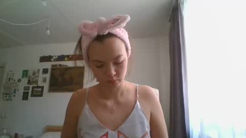 Snapshot of glitter_doll chatting on February 2025 08:58:01 AM glitter_doll online show from February 2025 08:58:01 AM