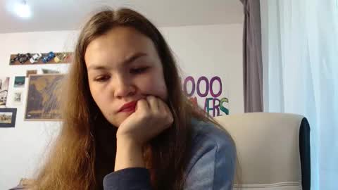 Snapshot of glitter_doll chatting on September 2025 08:03:02 AM glitter_doll online show from September 2025 08:03:02 AM