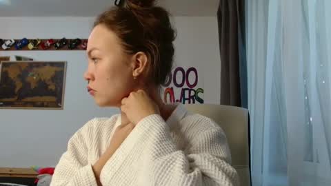Snapshot of glitter_doll chatting on September 2025 11:03:01 AM glitter_doll online show from September 2025 11:03:01 AM