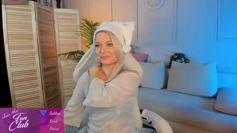 Snapshot of gloria_lovely chatting on December 2024 01:58:01 PM Gloria online show from December 2024 01:58:01 PM