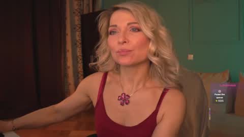 Snapshot of gloria_lovely chatting on April 2026 11:12:01 AM Gloria online show from April 2026 11:12:01 AM