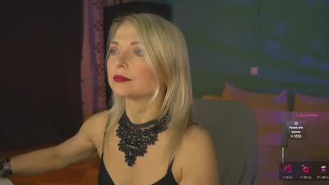Snapshot of gloria_lovely chatting on May 2026 11:18:01 AM Gloria online show from May 2026 11:18:01 AM