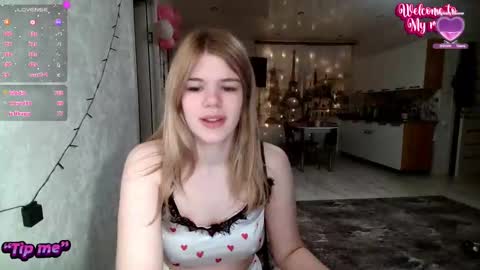 Snapshot of glossy_girl_1 chatting on December 2024 02:47:01 AM Roxy online show from December 2024 02:47:01 AM