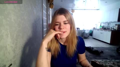 Snapshot of glossy_girl_1 chatting on February 2025 12:09:02 PM Roxy online show from February 2025 12:09:02 PM