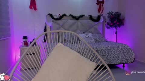 Snapshot of glow_moon chatting on December 2024 02:17:01 AM Moon Nicoll online show from December 2024 02:17:01 AM