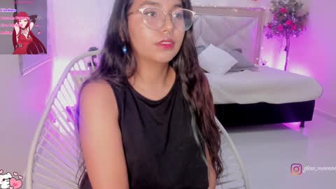 Snapshot of glow_moon chatting on January 2025 06:48:02 AM Moon Nicoll online show from January 2025 06:48:02 AM