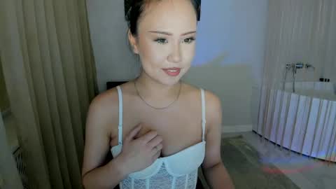 Snapshot of gloweme chatting on June 2026 06:24:02 PM Mila online show from June 2026 06:24:02 PM