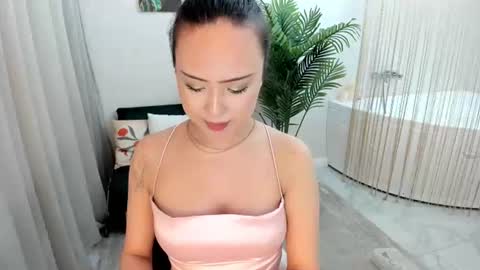 Snapshot of gloweme chatting on June 2026 11:45:02 AM Mila online show from June 2026 11:45:02 AM