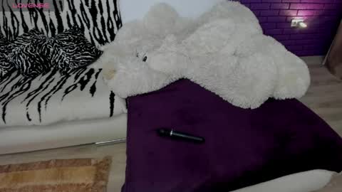 Mia online show from May 2026 05:31:01 PM