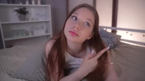 Snapshot of glowwww_ chatting on November 2025 03:15:02 PM Eloise online show from November 2025 03:15:02 PM