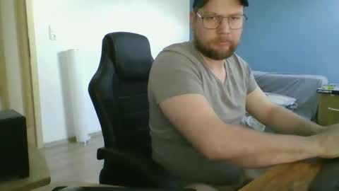 gnik_labinnah online show from April 2026 08:37:01 AM