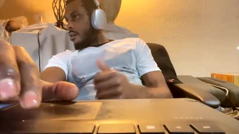 Snapshot of goatchocolate chatting on December 2024 06:24:02 PM goatchocolate online show from December 2024 06:24:02 PM