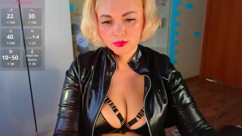 Snapshot of goddess_isabella11 chatting on February 2025 08:21:01 AM Mrs. Isabella online show from February 2025 08:21:01 AM