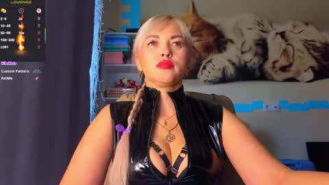 Snapshot of goddess_isabella11 chatting on April 2026 03:11:02 AM Mrs. Isabella online show from April 2026 03:11:02 AM