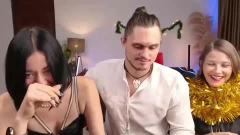 Snapshot of goddess_marylin chatting on December 2024 03:38:02 AM 330 UTC2 girls online show from December 2024 03:38:02 AM