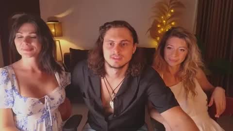 Snapshot of goddess_marylin chatting on February 2025 02:50:02 AM 330 UTC2 girls online show from February 2025 02:50:02 AM