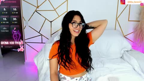 Mia online show from December 2024 04:31:02 AM