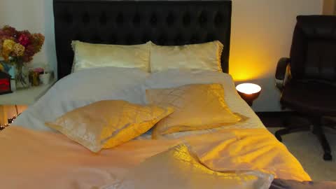 Snapshot of goddess_squirt_ chatting on September 2025 02:33:01 AM Katrin online show from September 2025 02:33:01 AM
