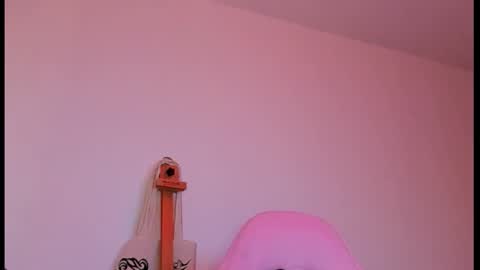 Snapshot of goddess_vee_ chatting on October 2025 10:43:02 PM vee online show from October 2025 10:43:02 PM