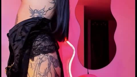 Snapshot of goddess_vee_ chatting on October 2025 01:51:02 AM vee online show from October 2025 01:51:02 AM