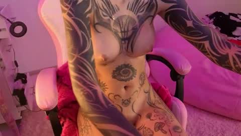 Snapshot of goddess_vee_ chatting on January 2026 03:06:01 PM vee online show from January 2026 03:06:01 PM