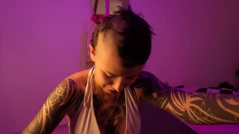 Snapshot of goddess_vee_ chatting on February 2026 09:09:02 PM vee online show from February 2026 09:09:02 PM