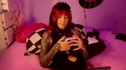 Snapshot of goddess_vee_ chatting on February 2026 02:56:02 AM vee online show from February 2026 02:56:02 AM