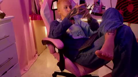 Snapshot of goddess_vee_ chatting on April 2026 05:54:01 AM vee online show from April 2026 05:54:01 AM