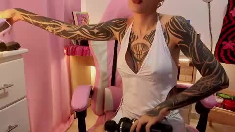 Snapshot of goddess_vee_ chatting on April 2026 12:01:01 AM vee online show from April 2026 12:01:01 AM