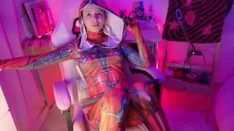 Snapshot of goddess_vee_ chatting on May 2026 01:00:01 AM vee online show from May 2026 01:00:01 AM