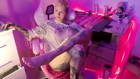 Snapshot of goddess_vee_ chatting on May 2026 09:45:02 PM vee online show from May 2026 09:45:02 PM