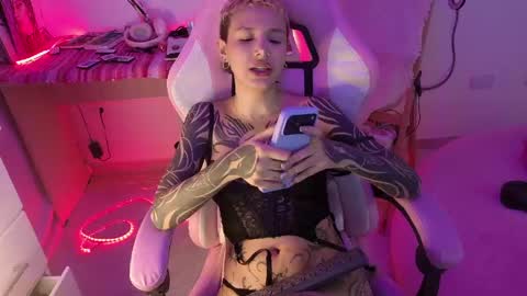 Snapshot of goddess_vee_ chatting on May 2026 01:57:16 AM vee online show from May 2026 01:57:16 AM