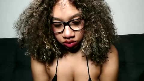 Snapshot of goddessdaisysky chatting on January 2025 07:21:02 PM Goddess Daisy Sky online show from January 2025 07:21:02 PM