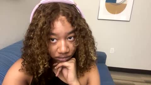 Snapshot of goddessdaisysky chatting on January 2025 05:44:01 PM Goddess Daisy Sky online show from January 2025 05:44:01 PM