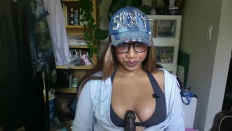 Snapshot of goddessdaisysky chatting on October 2025 03:32:02 PM Goddess Daisy Sky online show from October 2025 03:32:02 PM