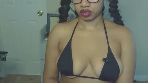 Snapshot of goddessdaisysky chatting on October 2025 07:04:02 PM Goddess Daisy Sky online show from October 2025 07:04:02 PM