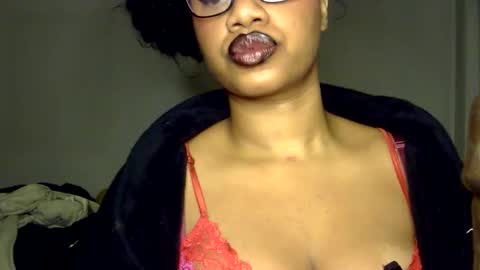 Snapshot of goddessdaisysky chatting on December 2025 03:33:01 AM Goddess Daisy Sky online show from December 2025 03:33:01 AM