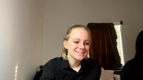 feyaa22 online show from December 2024 02:22:01 PM