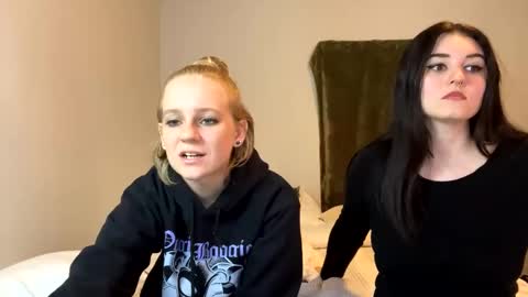 feyaa22 online show from December 2024 04:25:01 PM