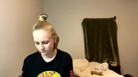 feyaa22 online show from December 2024 12:45:02 AM