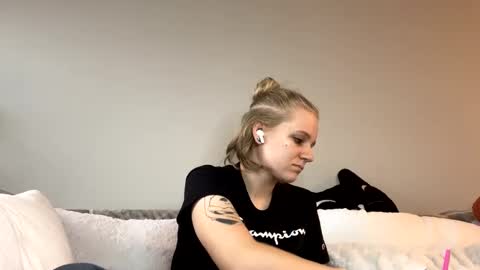 feyaa22 online show from December 2024 04:31:01 PM