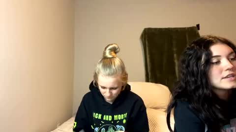 feyaa22 online show from December 2024 11:39:01 PM