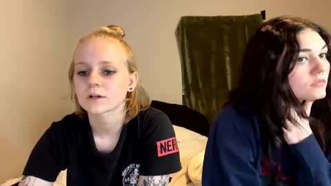 feyaa22 online show from December 2024 11:18:01 PM